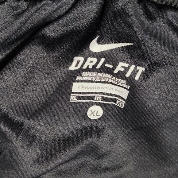 Nike black dri fit shorts - Picture 3 of 3